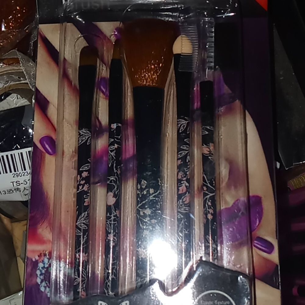 One Set Black Make up brush set - Picture 6 of 8
